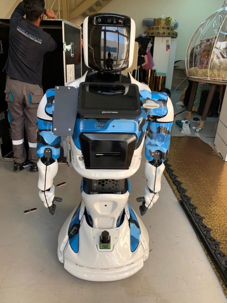 The Robot Became a Police Officer in Dubai (UAE)